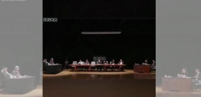 Ece &Uuml;ner tuvalete giderken mikrofonunu a&ccedil;ık unuttu! Olanlar oldu...