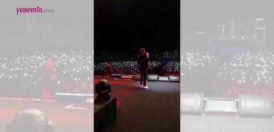 Murat Boz'un konserinden benzersiz g&ouml;r&uuml;nt&uuml;ler! Sevilen par&ccedil;asına herkes eşlik etti