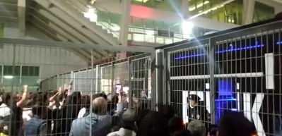 Valerien Ismael'e b&uuml;y&uuml;k protesto! İstifaya davet edildi