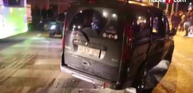 Kocaeli'de trafik kazası: Polis arabası ile hafif ticari ara&ccedil; &ccedil;arpıştı: 2&rsquo;si polis 5 yaralı!