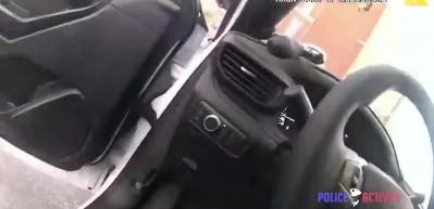 Amerikan polisi bı&ccedil;aklı saldırgana kurşun yağdırdı