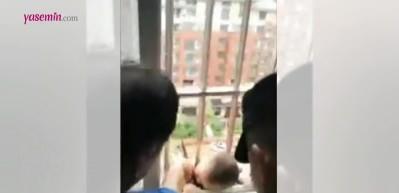 Korkuluklara sıkışan bebek son anda böyle kurtarıldı!