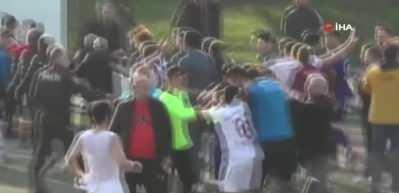 Yeşil saha boks ringine d&ouml;nd&uuml;...