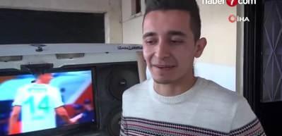 Antalya'da gen&ccedil;ler, aracına kurdukları uydu sistemiyle g&ouml;renleri hayrete d&uuml;ş&uuml;r&uuml;yor!