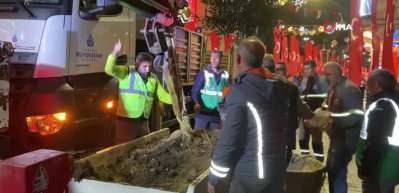 Bombalı saldırı sonrası İstiklal Caddesi&rsquo;nde beton saksılar kaldırılıyor
