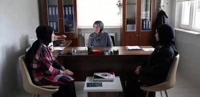 G&ouml;rme engelli Nezaket &ouml;ğretmen &ouml;ğrencilerine umut oluyor! Kariyer yollarını &ccedil;iziyor...