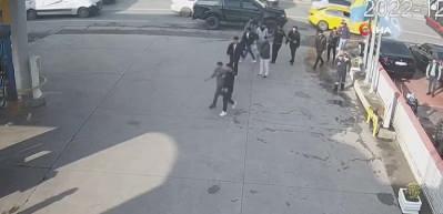 Cenazede kurşun yağdıran adama &ouml;ld&uuml;resiye dayak!