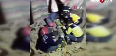 Manisa'da korkun&ccedil; olay! Yalnız yaşadığı evinin &ccedil;atısı başına yıkıldı