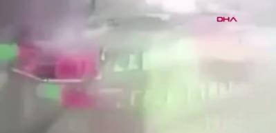 İETT kamerasındaki kaza g&ouml;r&uuml;nt&uuml;lerine ulaşıldı! Otob&uuml;s şof&ouml;r&uuml;nden &ccedil;ok &ccedil;arpıcı s&ouml;zler