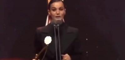 Pınar Deniz'in ödül konuşması alay konusu oldu! "Benim bu dünyayı kurtarmam lazım..."