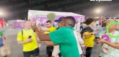 Samuel Eto'o'nun &ouml;fke n&ouml;beti! Youtuber'a tekmeyle girişti