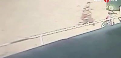 Sokaklardaki başıboş k&ouml;pekler tehlike sa&ccedil;maya devam ediyor...