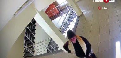 Antalya&rsquo;da binaya patlayıcı koymuştu! Aynı kadın pompalıyla b&ouml;yle g&ouml;r&uuml;nt&uuml;lendi