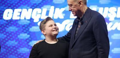 Cumhurbaşkanı Erdoğan ile Fevzi'nin g&uuml;l&uuml;mseten diyalogu! Siz daha g&uuml;zelsiniz başkanım...