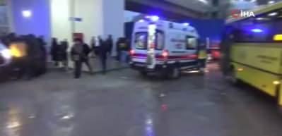Gaziantep'te feci kaza: Çok sayıda yolcu yaralanırken, tır sürücüsü yaya olarak kaçtı