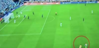 Fransa'da ma&ccedil;ın hakemine isyan var! Kural hatası itirazı dikkat &ccedil;ekti...