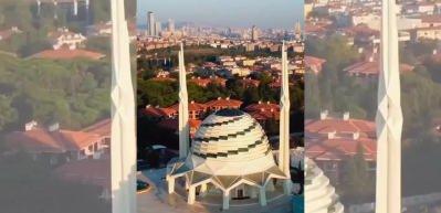 Marmara İlahiyat Camii'nin ezan sesi ile birleşen tanıtım videosu tüyleri diken diken etti!