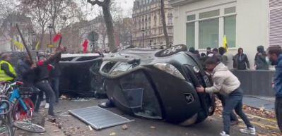 Ter&ouml;r &ouml;rg&uuml;t&uuml; PKK yanlıları Paris'i savaş alanına &ccedil;evirdi