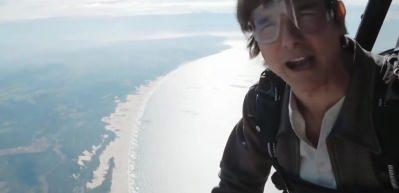 Tom Cruise hayranlarına öyle bir teşekkür etti ki! Uçaktan atlayarak...