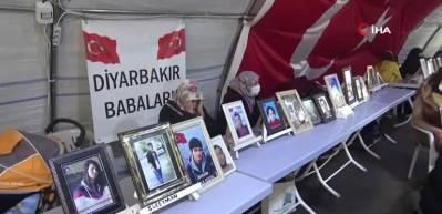 Evlat n&ouml;betindeki abla: PKK hasta kardeşime el koydu