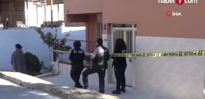 İzmir'de cani koca &ccedil;ocuğunun g&ouml;z&uuml; &ouml;n&uuml;nde karısını bı&ccedil;aklayarak katletti!
