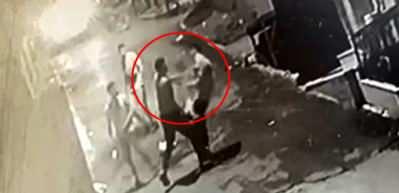 İstanbul&rsquo;da vahşet: Boğazına yumruk atıp komaya soktuğu gencin telefonunu &ccedil;alarak ka&ccedil;tı!