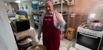 Camide imamlık, ihtiya&ccedil; sahipleri i&ccedil;in mutfakta aş&ccedil;ılık yapıyor