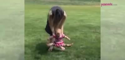 Hayattaki ilk deneyimlerini gerçekleştiren bebekler! Zemine basmaya korkan...