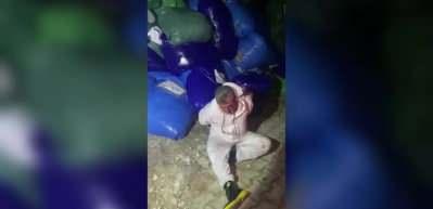 Depremzedeler i&ccedil;in gelen tırlardaki yardımı &ccedil;alıp kendi deposunda biriktirdi!
