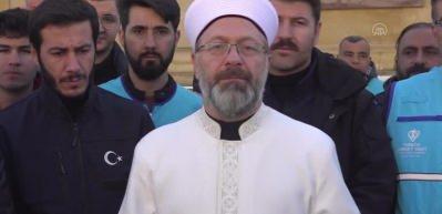 Diyanet İşleri Başkanı Erbaş, Adana'daki camilerde kalan depremzedeleri ziyaret etti