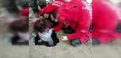 Enkazdan &ccedil;ıkarılan k&uuml;&ccedil;&uuml;k Naz'ın sorusuna kimse cevap veremedi...