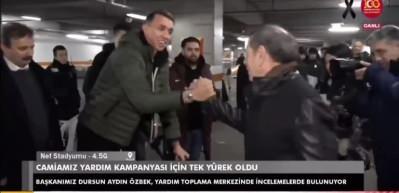 Galatasaray'ın kaptanı Muslera, koltuk değnekleriyle depremzedelere yardım etti!