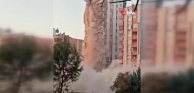  Bina yıkımını topluca mezarlıktan izlediler