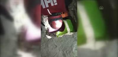 Başından buhar y&uuml;kselen AFAD kahramanı m&uuml;cadeleden vazge&ccedil;miyor