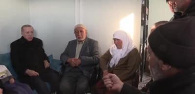 Depremzede vatandaş, Erdoğan'ın ziyaretinde muhalefete isyan etti