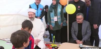 Diyanet İşleri Başkanı Erbaş Hatay'da! Cuma namazı kıldırdı, &ccedil;ocuklarla sohbet etti...
