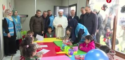 Diyanet İşleri Başkanı Erbaş, Nurdağı'nda konteyner kenti ziyaret etti