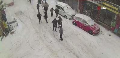 7,6'lık depremin yeni g&ouml;r&uuml;nt&uuml;leri ortaya &ccedil;ıktı! Sokakta dehşet verici  g&ouml;r&uuml;nt&uuml;ler ortaya &ccedil;ıktı...