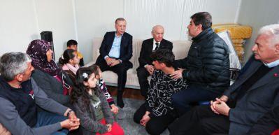 Cumhurbaşkanı Erdoğan'dan, Adıyaman'daki konteyner kentindeki depremzede vatandaşlara ziyaret!