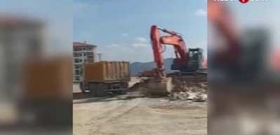 Deprem felaketi sonrası orada da ilk kazma vuruldu...