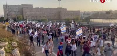 İsrailli ekonomistlerden Netanyahu'ya uyarı: U&ccedil;uruma yuvarlanıyoruz