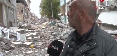 Mahalle yerle bir oldu, geride bir tek muhtar kaldı