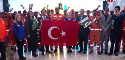 Pakistan, ekonomik zorluğa rağmen depremzedeler i&ccedil;in destek kararlılığını yineledi
