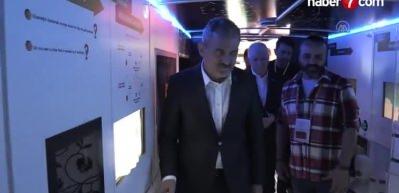 Bakan Mahmut &Ouml;zer duyurdu! Depremzede &ouml;ğrenciler i&ccedil;in 'izleme grubu' oluşturuldu