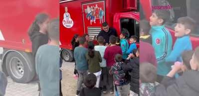 CZN Burak'ın "Burger ve Eğlence Karavanı" deprem bölgesinde! 