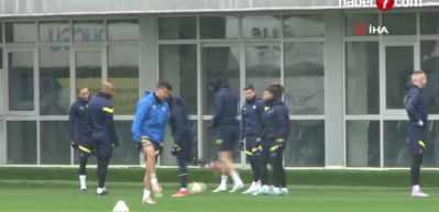 Fenerbah&ccedil;e, Avrupa Ligi'nde yarın Sevilla ile karşılacak!