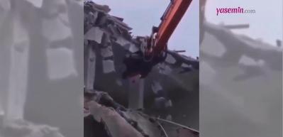 Enkazda Türk bayrağını görünce yaptığı hareketle gönülleri fethetti!