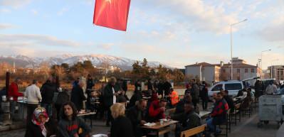 "Onbeşliler", depremzede kardeşleri i&ccedil;in seferber oldu