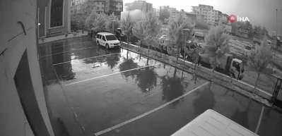 Gece g&uuml;nd&uuml;ze d&ouml;nd&uuml;, bina b&ouml;yle &ccedil;&ouml;kt&uuml;! 7,7 şiddetindeki depremin yeni g&ouml;r&uuml;nt&uuml;leri şok etti...