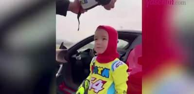 Kenan Sofuoğlu'nun 4 yaşındaki oğlu Zayn pisti toza dumana kattı! Lüks otomobille...